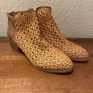 Dolce Vita Koda Basket Weave Ankle Boot Sz 6 NWOT